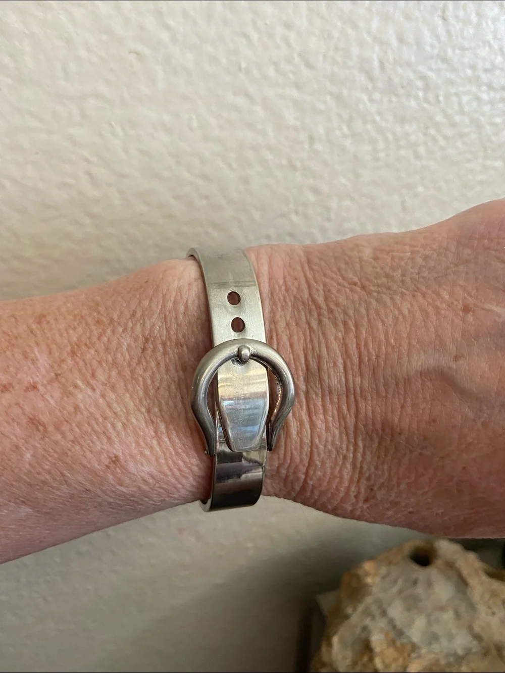 VTG 90s Silver Tone Alloy  Belt Buckle Style Hinged Bangle Bracelet - Picture 4 of 4